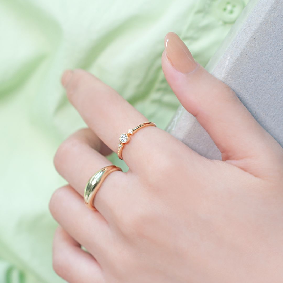 Mini beads tri-stone diamond ring